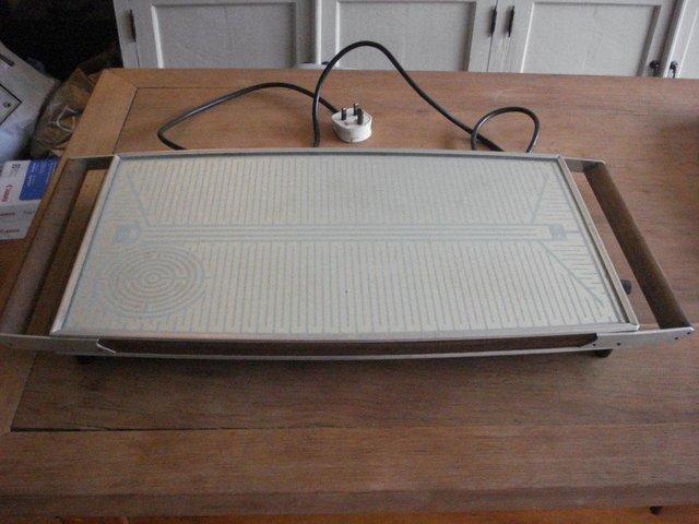 Preview of the first image of Vintage Salton Hotray automatic food warmer model H340.