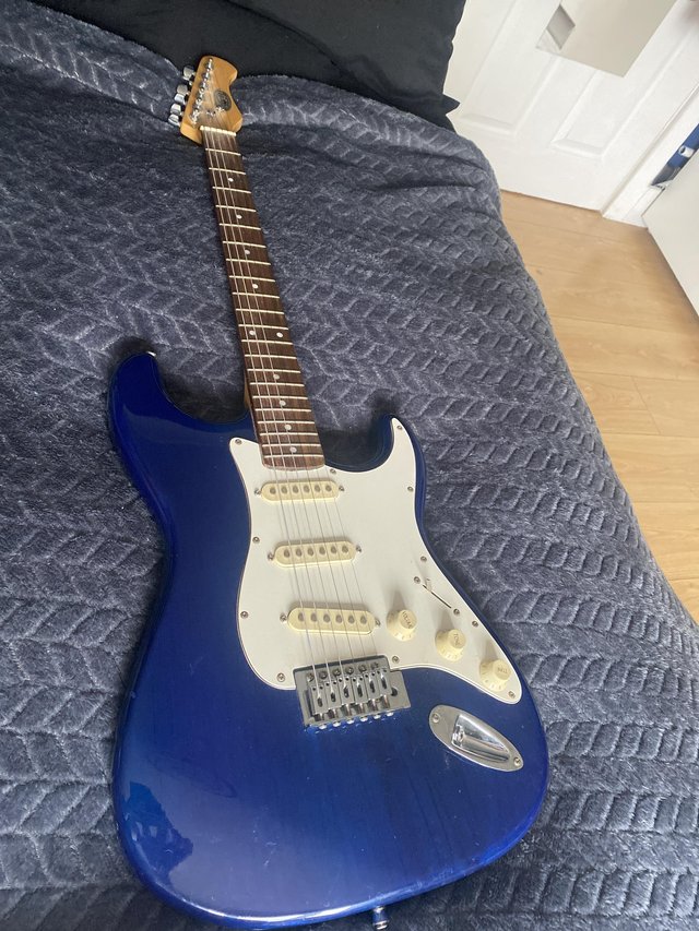 Preview of the first image of ELECTRIC GUITAR GOOD CONDITION.