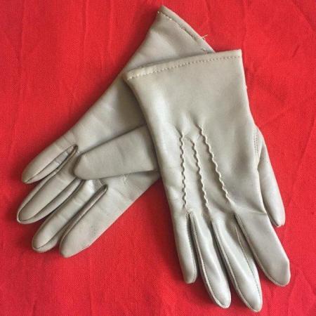 Image 2 of Vintage BHS taupe vinyl womens gloves.Acrylic lined. Size 6½
