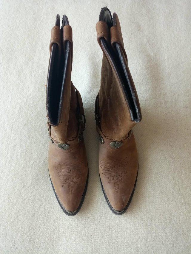 Preview of the first image of Brown western style pull on boots.