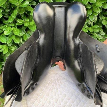 Image 21 of Kent and masters 17 inch jump saddle