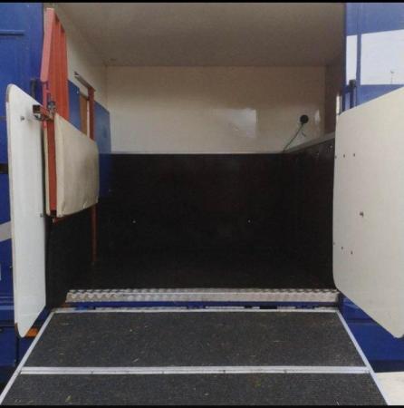 Image 3 of Iveco daily, horsebox, rear facing for 2 17.2hh