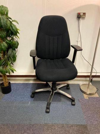 Image 1 of Black cushioned office/desk/swivel/home ergonomic adjustable