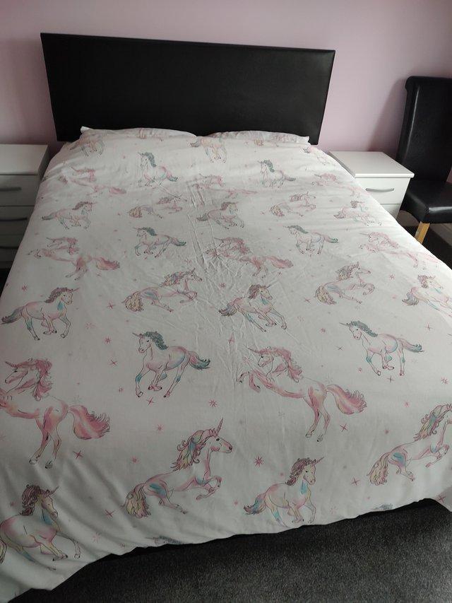 Preview of the first image of KING SIZE DUVET SET DUVET AND 2 PILLOW CASES  UNICORN PRINT.