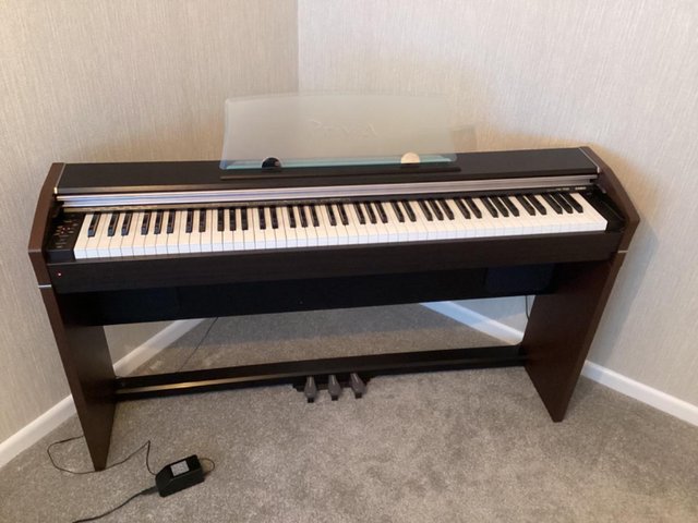 Preview of the first image of CASIO PX-700 electric piano.