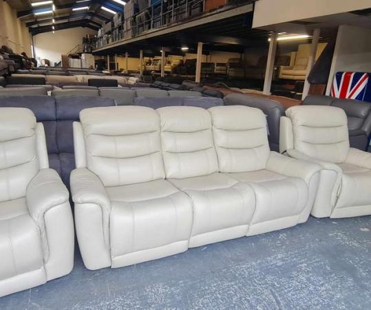 Image 16 of La-z-boy cream leather 3 seater sofa and 2 armchairs