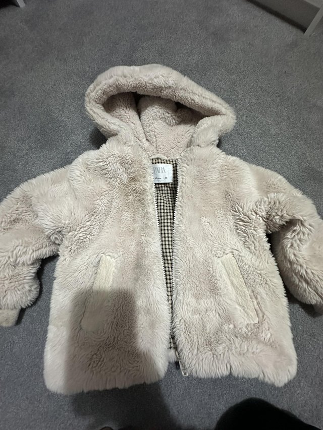 Preview of the first image of Zara girls fluffy coat light grey.