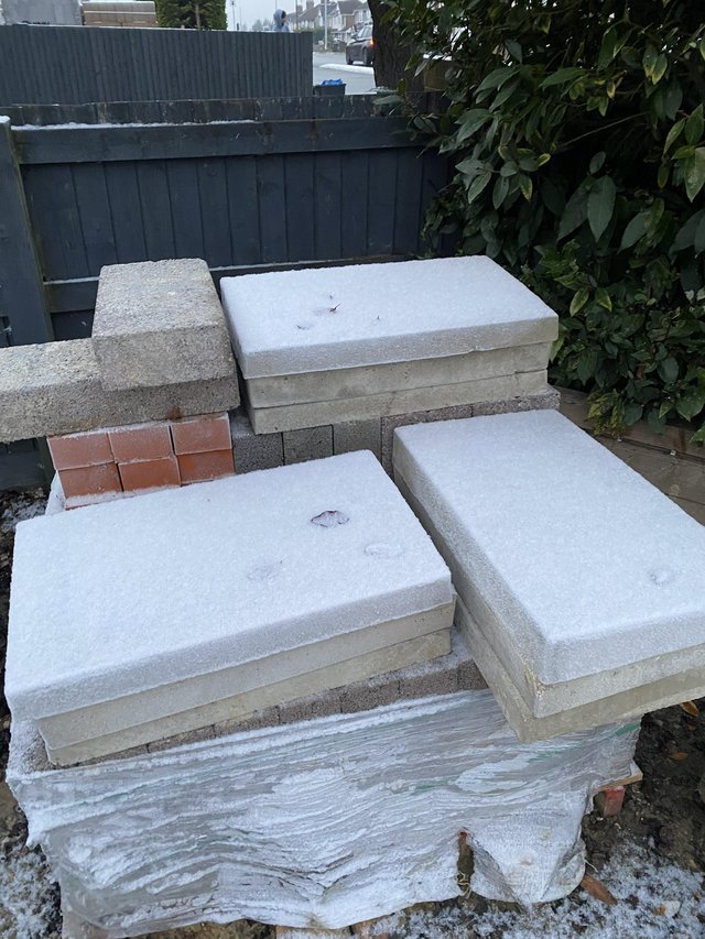 Preview of the first image of NEW 355x610mm concrete once weathered coping stones x9.