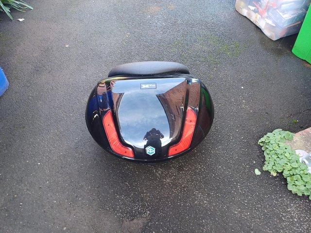 Preview of the first image of Piaggio back box with back rest.