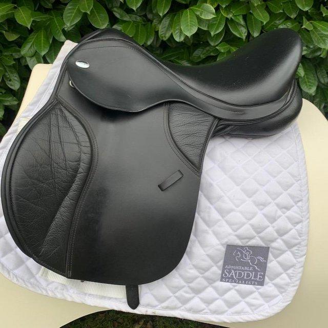 Preview of the first image of Thorowgood T8 16.5 compact saddle.