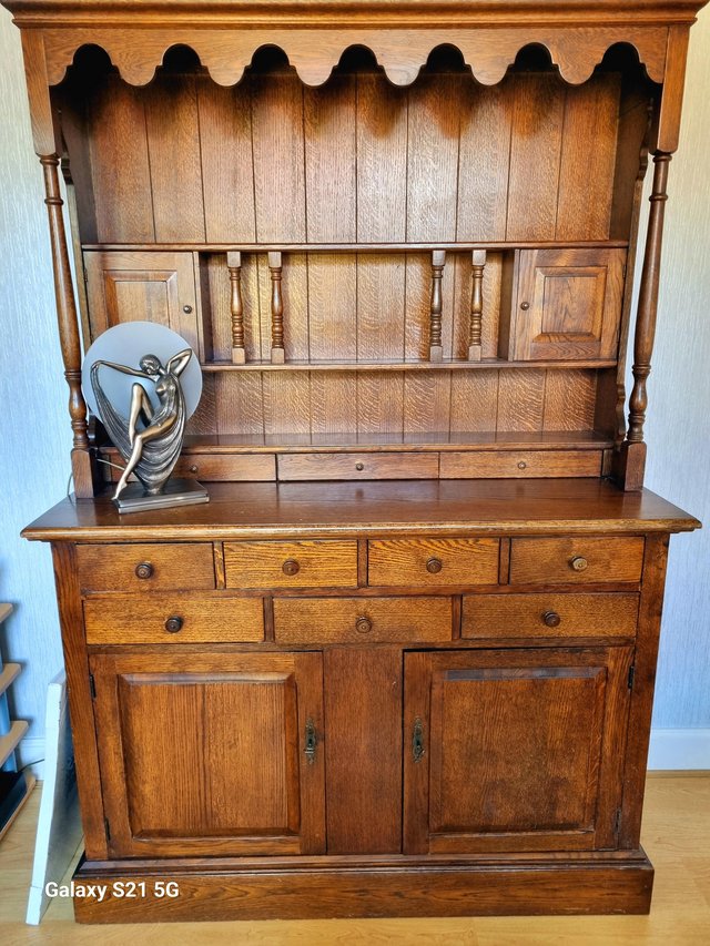 Preview of the first image of Dresser in solid wood for sale.