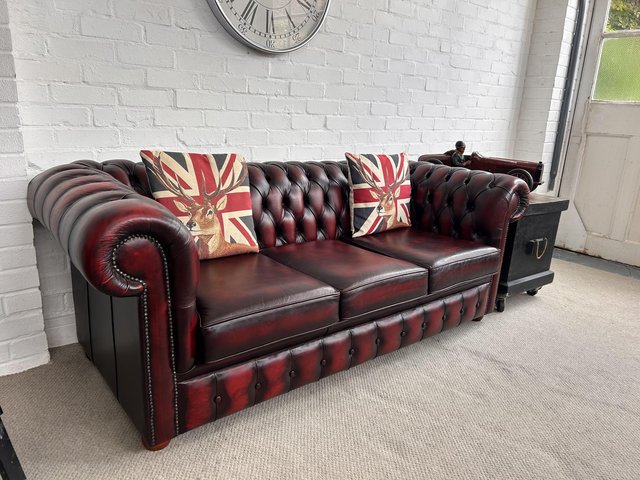 3 seater Oxblood Chesterfield sofa. VGC. Can deliver. — photo 4 of 4