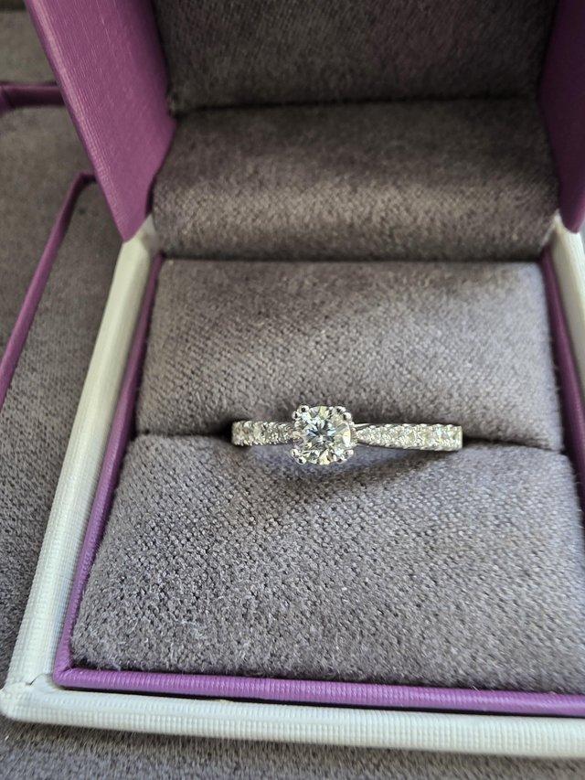 BEAVERBROOKS 18ct WHITE GOLD .39ct DIAMOND ENGAGEMENT RING S — Jewellery & Watches in Southend-on-Sea