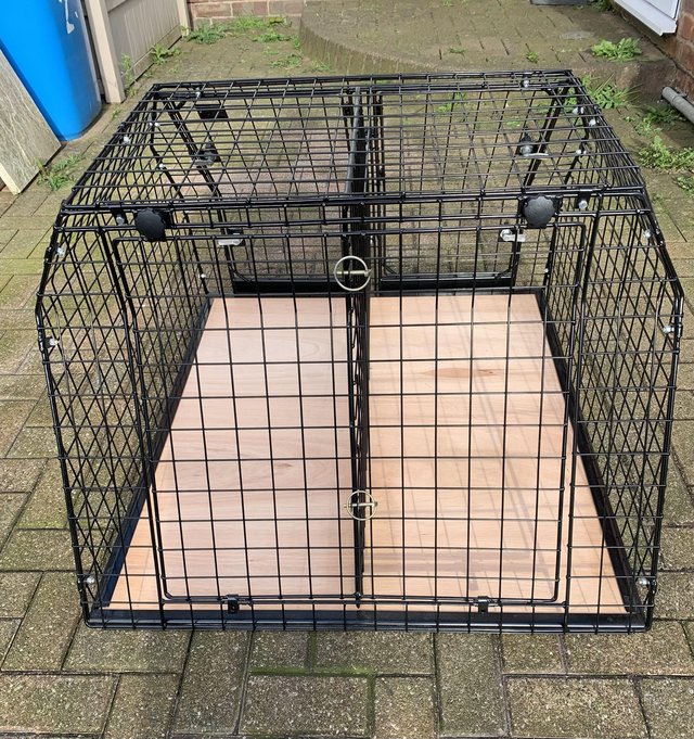 Preview of the first image of MMG DOUBLE DOG CRATE FOR CAR.