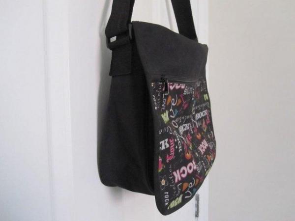 Image 2 of Girls messenger rock bag in black