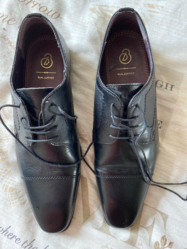 Preview of the first image of Mens real leather lace up shoes with side pattern.