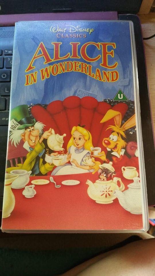 Preview of the first image of Walt Disney Alice in wonderland Video.