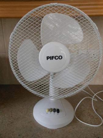 Image 1 of Pifco 12 inch oscillating table fan