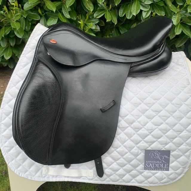Preview of the first image of Kent And Masters 17" Cob saddle (S3150).