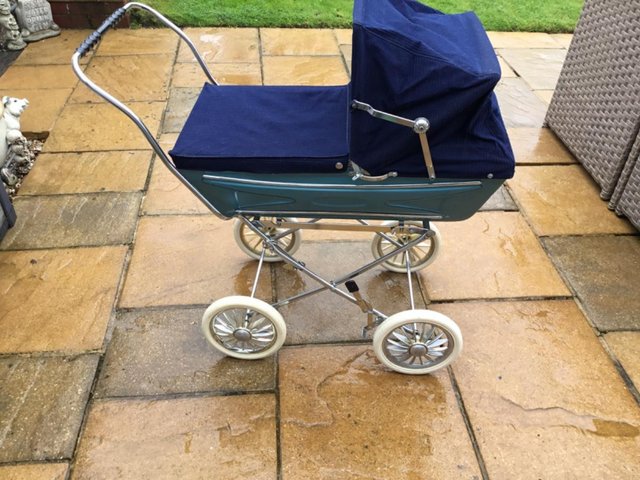 Preview of the first image of Child’s Silver Cross Dolls Pram.