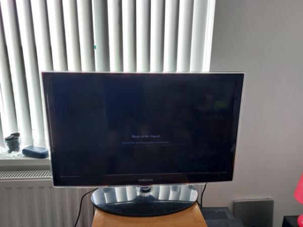 Image 3 of Samsung TV fully working with remote
