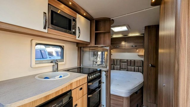 Image 9 of SUPERB SWIFT ACE ENVOY - 2017 4 BERTH CARAVAN WITH AWNING