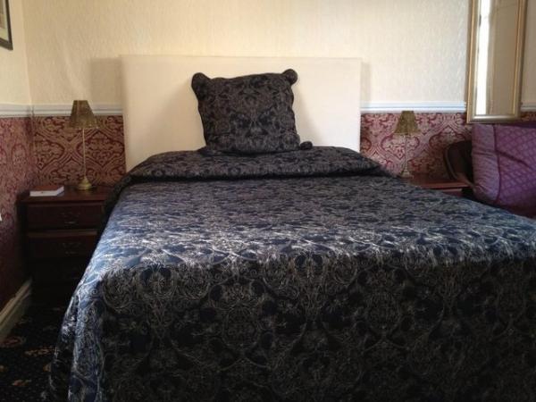 Image 2 of Dorma Superking-sized quilted bedspread
