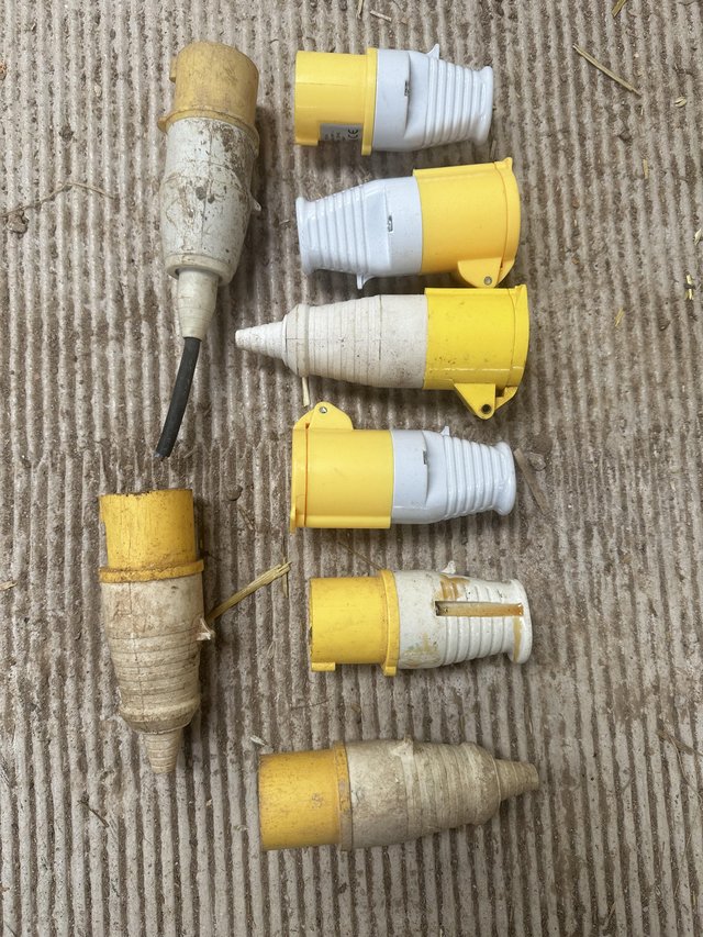 Preview of the first image of 110V lead plugs (4 new, 4 used).