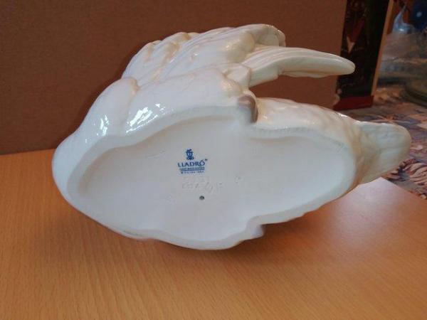 Image 1 of Lladro Swan 5231 in mint condition
