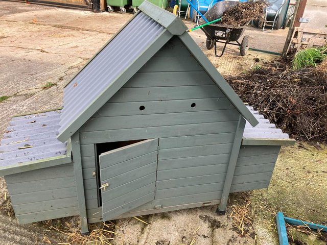 Preview of the first image of Small chicken house suitable for up to 4 hens.