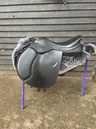 Image 2 of Wintec Saddle With Cair Adjustable Gullet