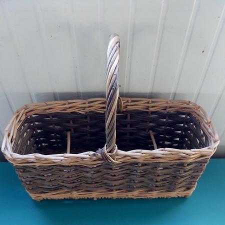 Image 1 of £35 wicker 2-tone basket 4 bottle holder with handle