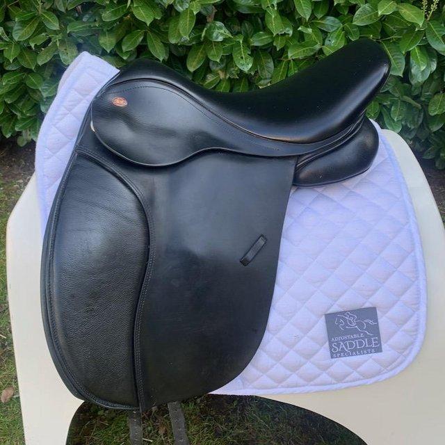 Preview of the first image of Kent & Masters 17.5” Original Cob Dressage Saddle.