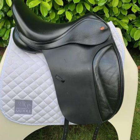 Image 12 of Kent & Masters 17.5 S-Series Dressage surface saddle(s3181)