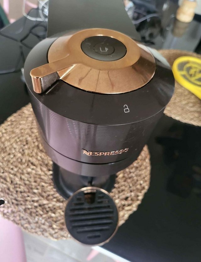 Preview of the first image of Nespresso coffee machine in excellent condition.