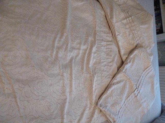 Preview of the first image of KING SIZE ORNATE DUVET COVER SET,RICH CREAM SHADE ,.