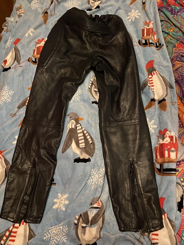 Preview of the first image of Men’s padded motorcycle trousers size 38.