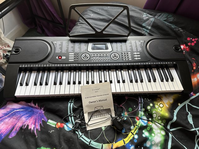 Preview of the first image of Crystals 61 keys electronic teaching keyboard.