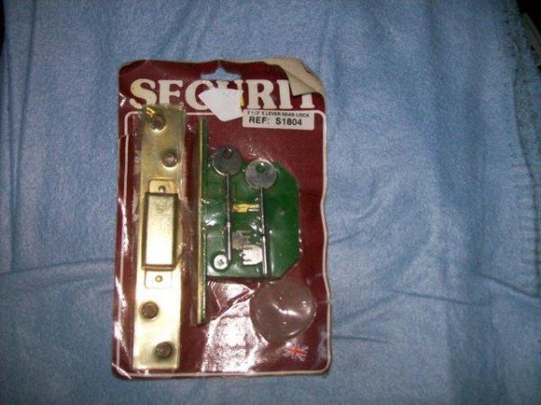 Image 2 of 5-lever 2.5" Deadlock with 2 keys. (L33)