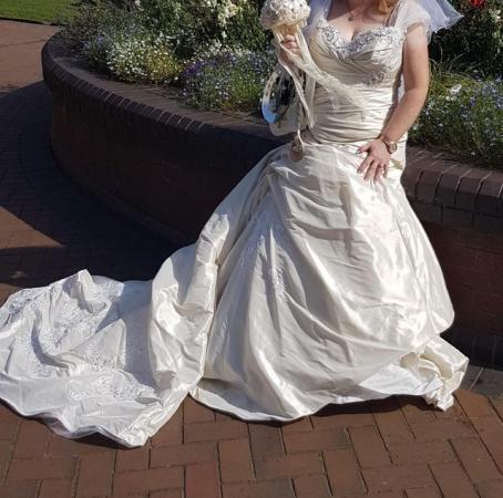 Image 3 of Preowned Loved Wedding Dress XL