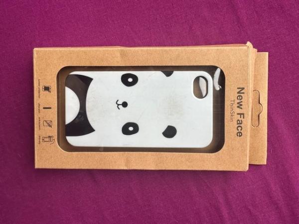Image 3 of White Iphone 4S + 3 compatible phone covers