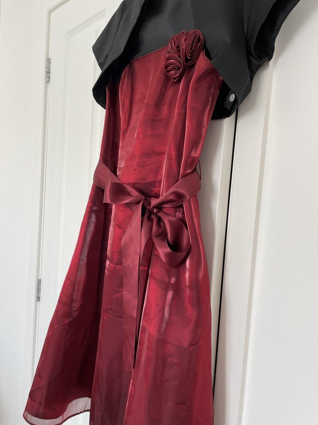 Preview of the first image of Beautiful size 10 dress worn only once.