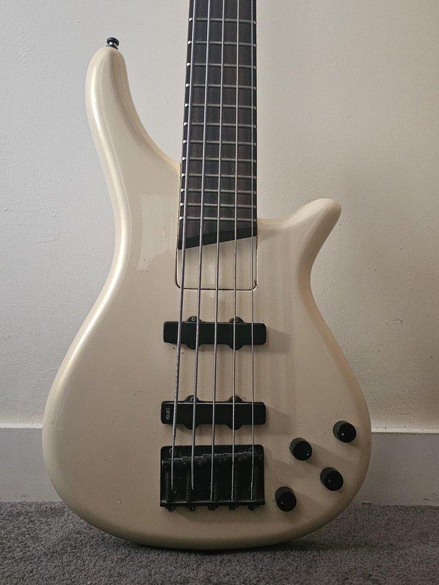 Preview of the first image of Bass giutar Eighties era instrument.