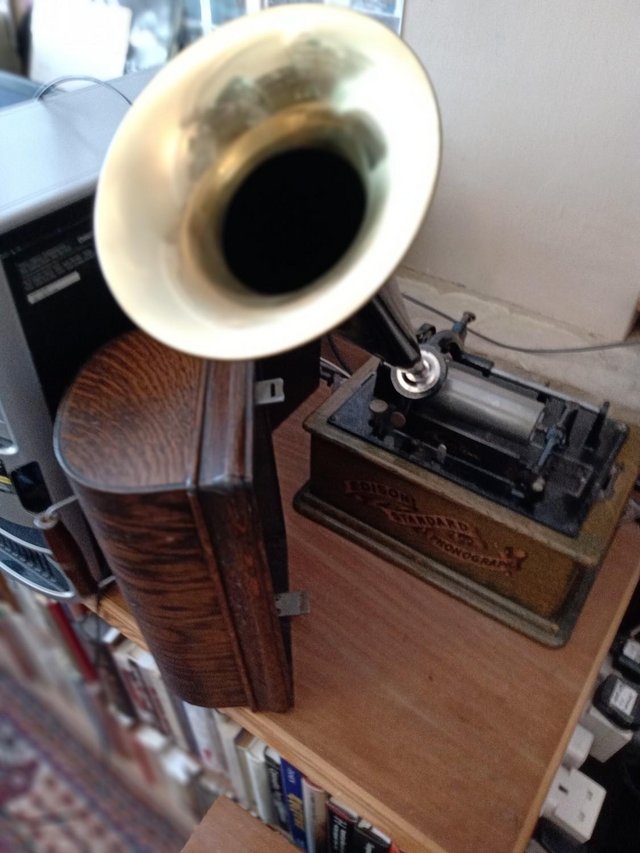 Preview of the first image of EDISON STANDARD PHONOGRAPH cylinder player.