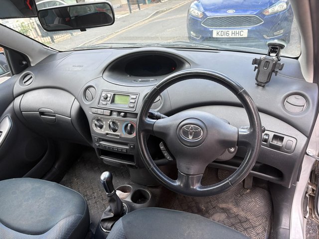 Toyota Yaris 2005 5dr (CC) — photo 3 of 3