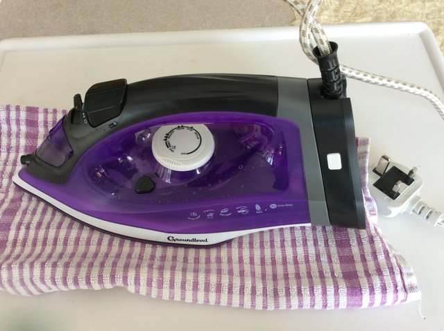Preview of the first image of Cordless or corded Steam Iron..