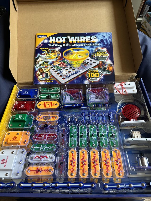 Preview of the first image of Hot wires electronics set.