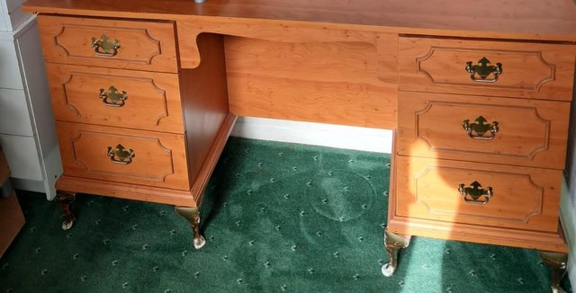 Image 1 of ATTRACTIVE DRESSING TABLE/DESK