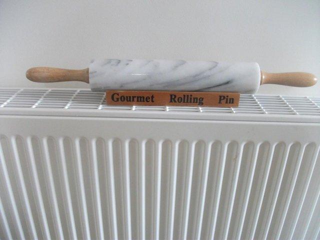 Preview of the first image of GOURMET ROLLING PIN (VINTAGE) marble.