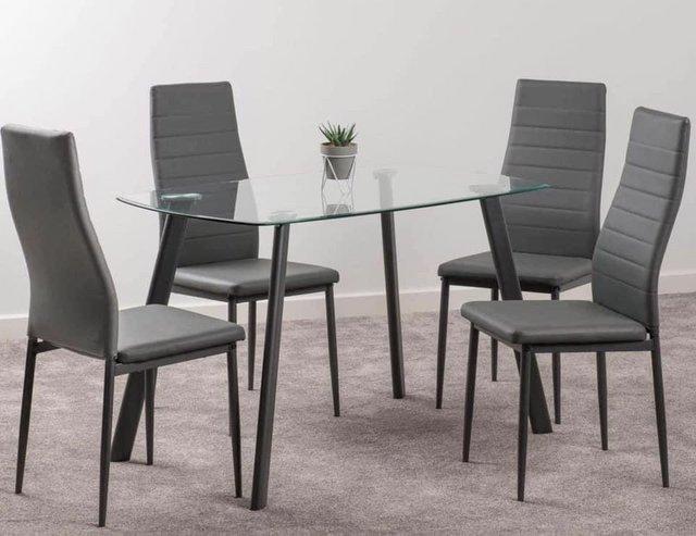 Preview of the first image of Abbey dining set ————————————————.